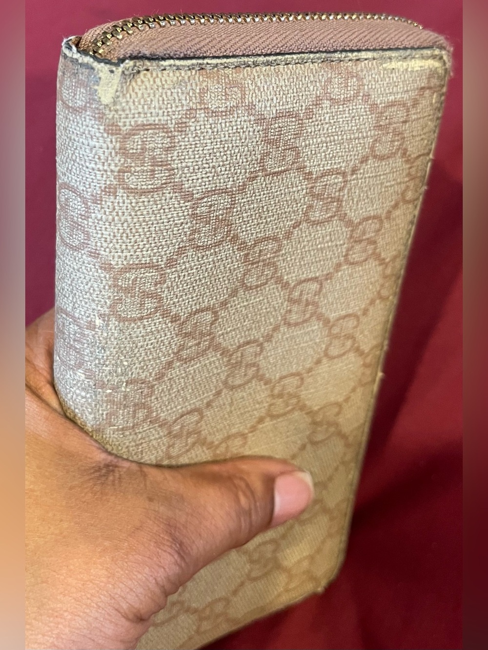 Gucci Beige GG Zip-Around Wallet with Gold Charm - Picture 4 of 15